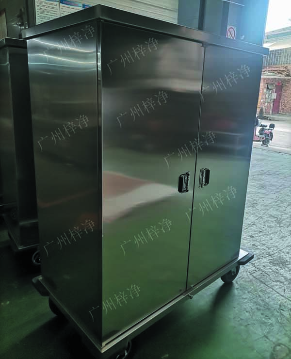 一次性物品電動轉(zhuǎn)運車采用304拉絲不銹鋼板面板厚度：≥1.2mm,表面作拉絲亞光處理。