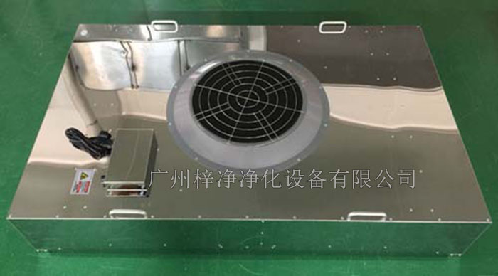 不銹鋼FFU廣泛應(yīng)用于電子、醫(yī)藥、生物工程、食品、化妝品等行業(yè)，如半導(dǎo)體生產(chǎn)線、藥品生產(chǎn)車間、實驗室、手術(shù)室等，為各類潔凈室提供穩(wěn)定的空氣潔凈度保障。